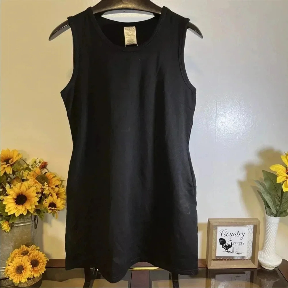 Serra Women’s size small short sleeve dress with pockets